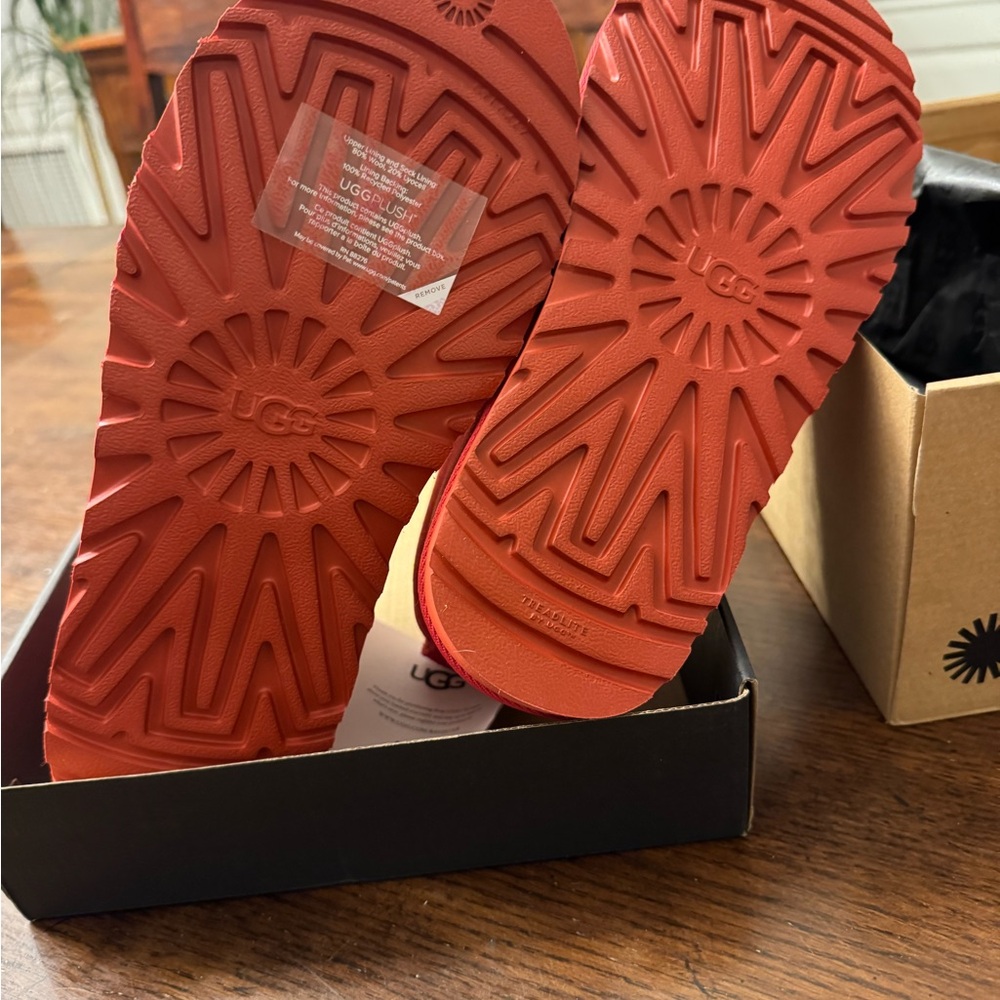 UGG NEW Red Suede Chukka Boots - Picture 2 of 6